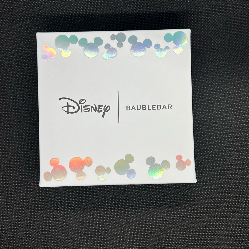 NEW BaubleBar x Disney Minnie Mouse in Fall Clothes Holding Coffee Earrings - Picture 13 of 14